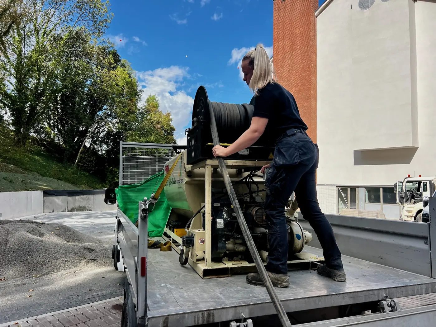 Hydrosemeuse montée sur camion